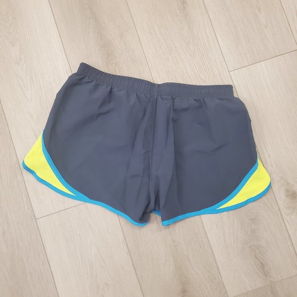 Under Armor Women's Shorts - Picture 2 of 2